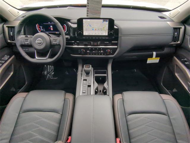 Photo of 2025 Everest White Pearl Tricoat Nissan Pathfinder