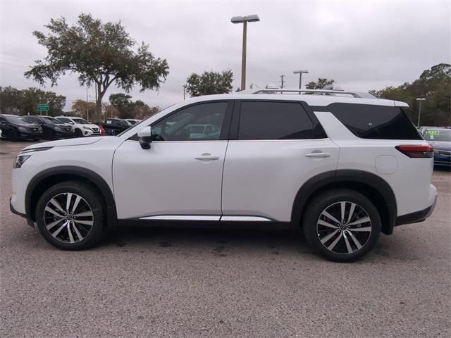Photo of 2025 Everest White Pearl Tricoat Nissan Pathfinder