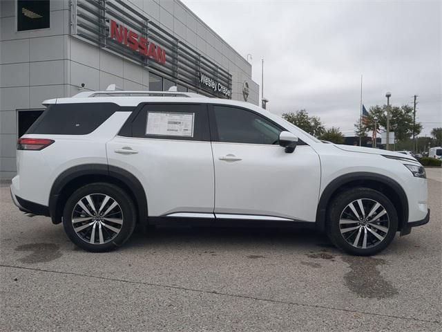 Photo of 2025 Everest White Pearl Tricoat Nissan Pathfinder