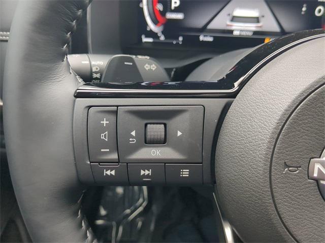 Photo of 2025 Everest White Pearl Tricoat Nissan Pathfinder