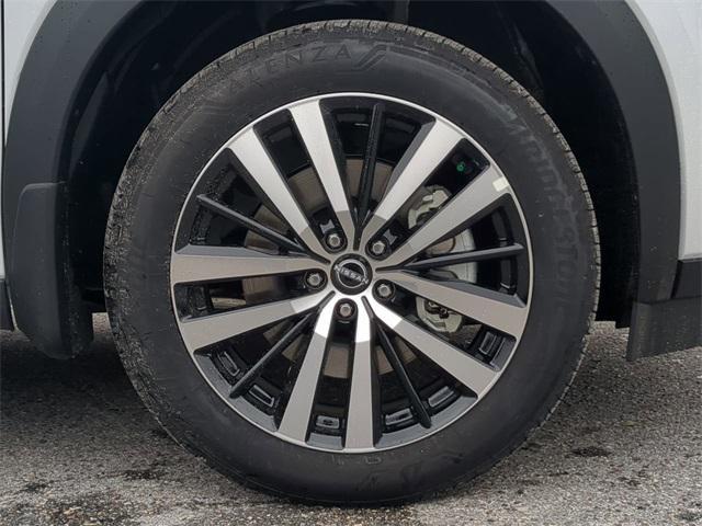Photo of 2025 Everest White Pearl Tricoat Nissan Pathfinder