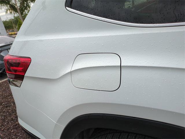 Photo of 2022 Pure White Volkswagen Atlas