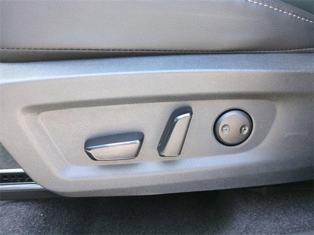 Photo of 2025 Champagne Silver Metallic Nissan Murano