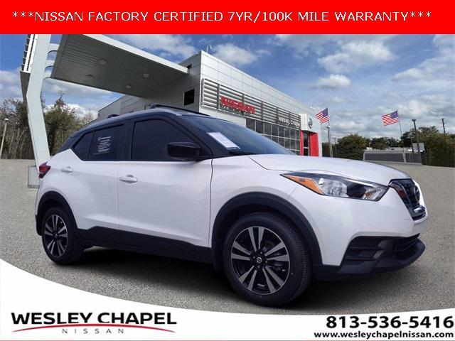 Photo of 2018 Aspen White/Super Black Nissan Kicks