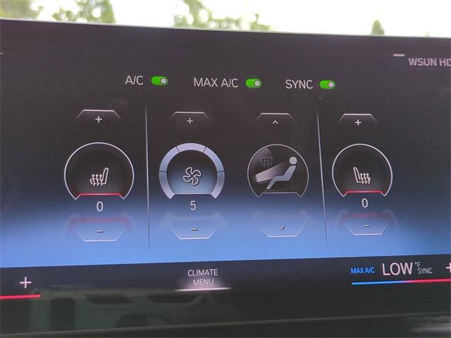 Photo of 2024 Alpine White BMW 330