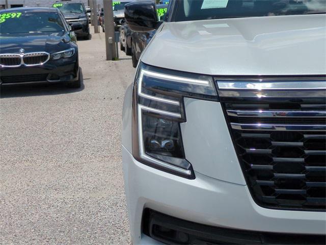 Photo of 2025 Aspen White Tricoat Nissan Armada