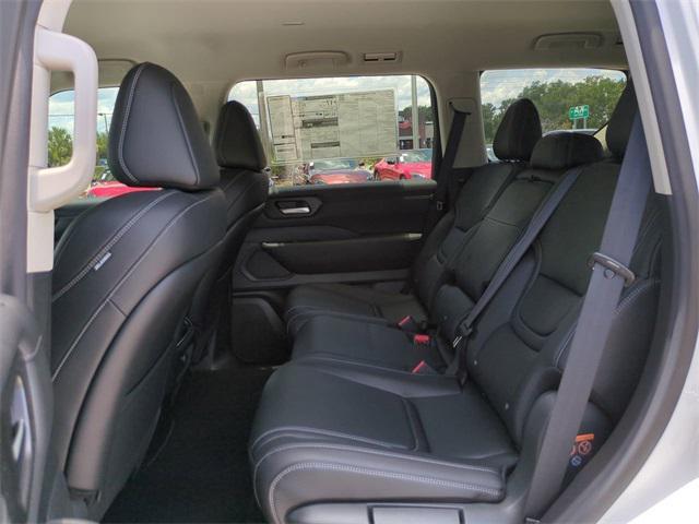 Photo of 2025 Aspen White Tricoat Nissan Armada