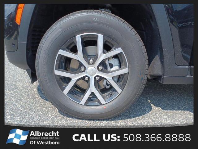 Photo of 2025 Diamond Black Crystal Pearlcoat Jeep Grand Cherokee