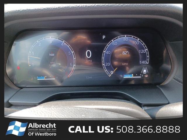 Photo of 2025 Diamond Black Crystal Pearlcoat Jeep Grand Cherokee