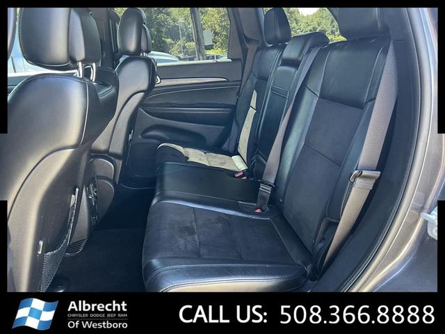 Photo of 2021 Granite Crystal Metallic Clearcoat Jeep Grand Cherokee