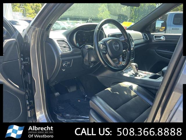 Photo of 2021 Granite Crystal Metallic Clearcoat Jeep Grand Cherokee