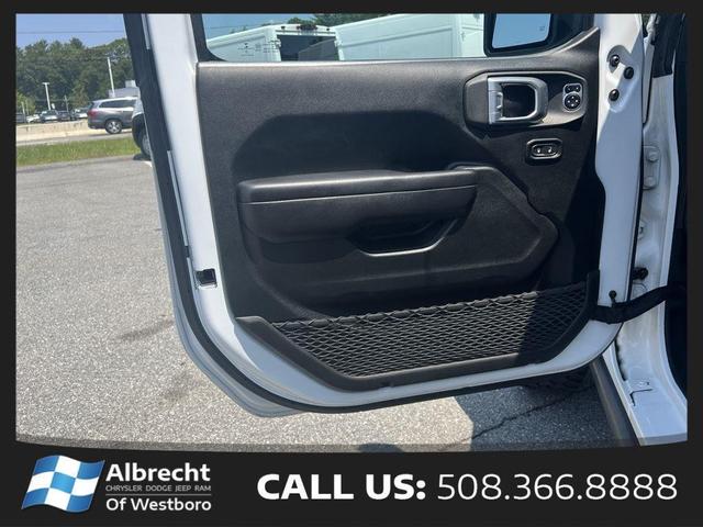 Photo of 2021 Bright White Clearcoat Jeep Wrangler