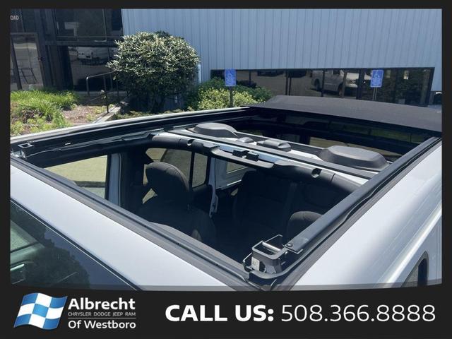 Photo of 2021 Bright White Clearcoat Jeep Wrangler