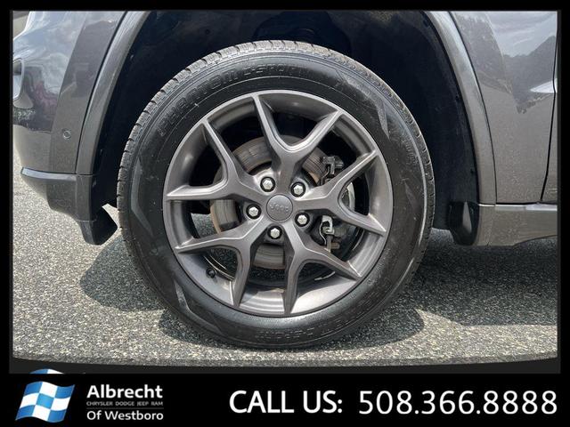 Photo of 2021 Granite Crystal Metallic Clearcoat Jeep Grand Cherokee