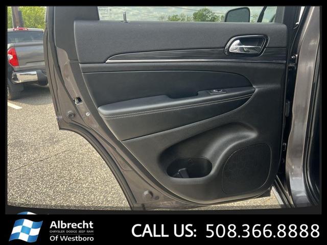 Photo of 2021 Granite Crystal Metallic Clearcoat Jeep Grand Cherokee