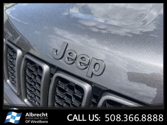Photo of 2021 Granite Crystal Metallic Clearcoat Jeep Grand Cherokee