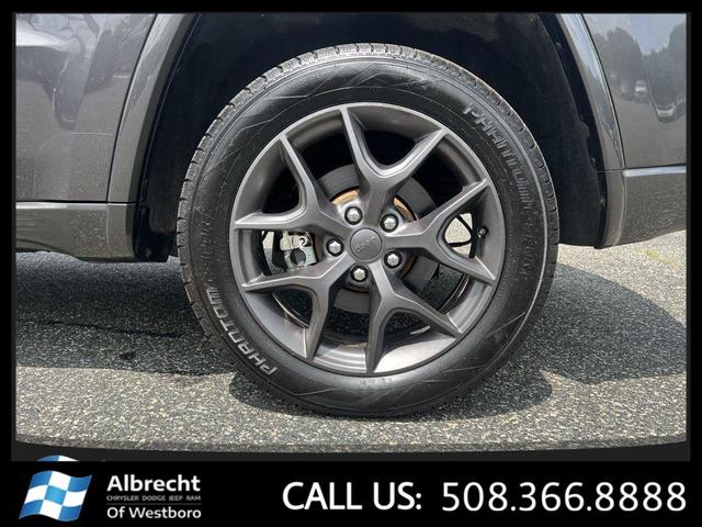 Photo of 2021 Granite Crystal Metallic Clearcoat Jeep Grand Cherokee