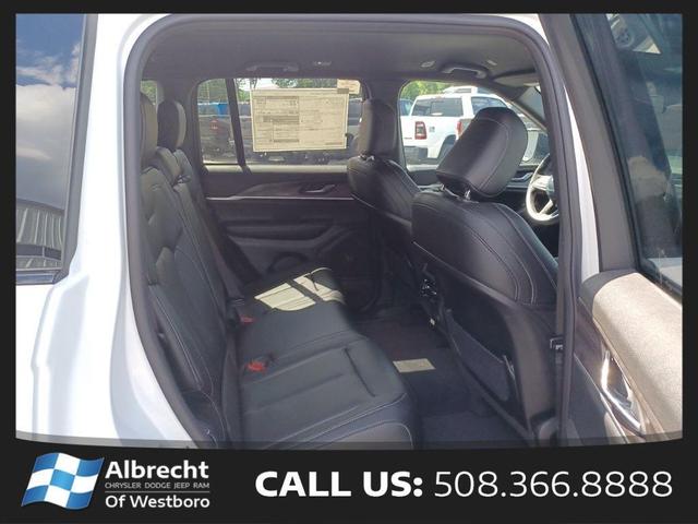 Photo of 2025 Bright White Clearcoat Jeep Grand Cherokee
