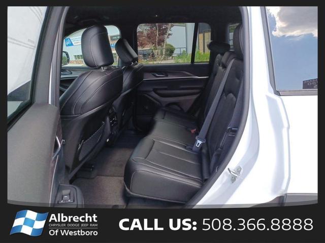 Photo of 2025 Bright White Clearcoat Jeep Grand Cherokee