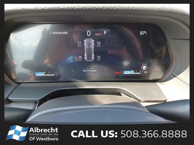 Photo of 2025 Bright White Clearcoat Jeep Grand Cherokee