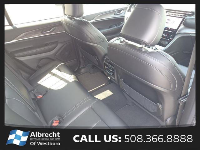 Photo of 2025 Bright White Clearcoat Jeep Grand Cherokee