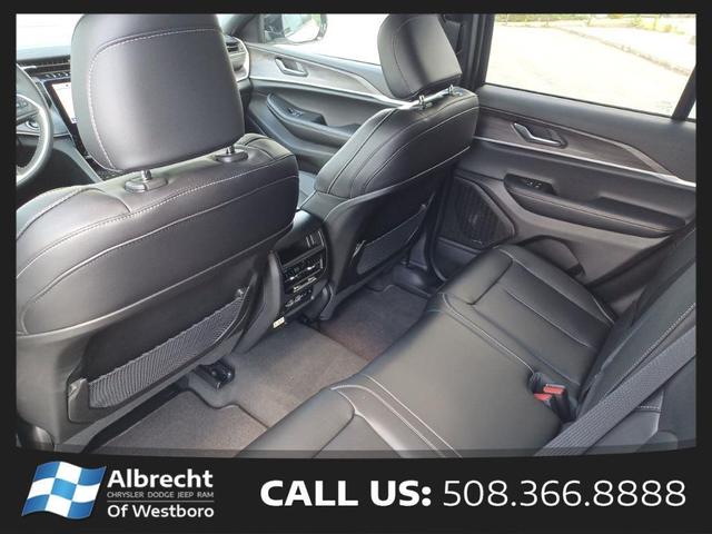 Photo of 2025 Bright White Clearcoat Jeep Grand Cherokee