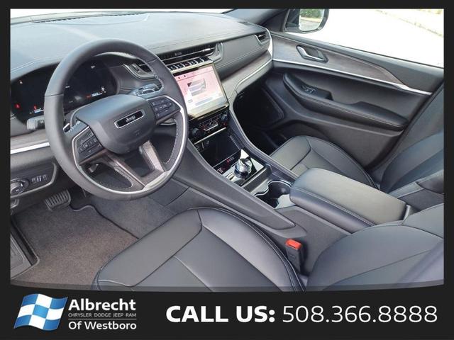 Photo of 2025 Bright White Clearcoat Jeep Grand Cherokee