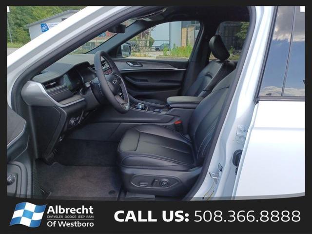 Photo of 2025 Bright White Clearcoat Jeep Grand Cherokee