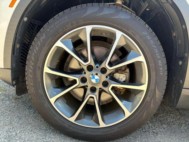 Photo of 2014 White BMW X5