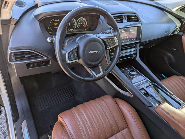 Photo of 2018 Yulong White Metallic Jaguar F-PACE