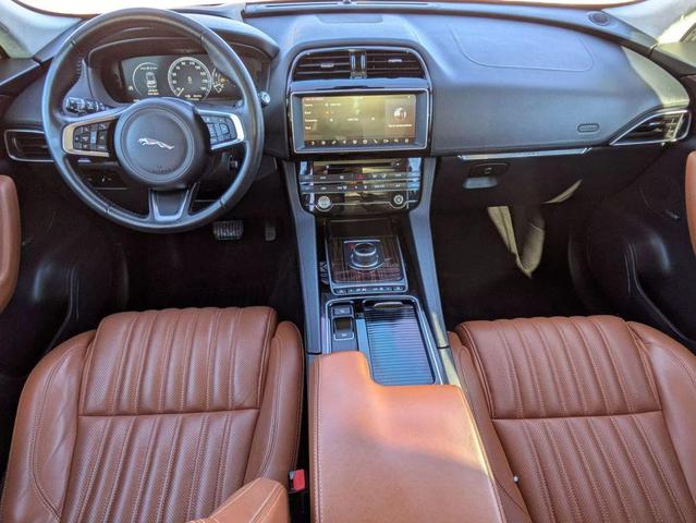 Photo of 2018 Yulong White Metallic Jaguar F-PACE