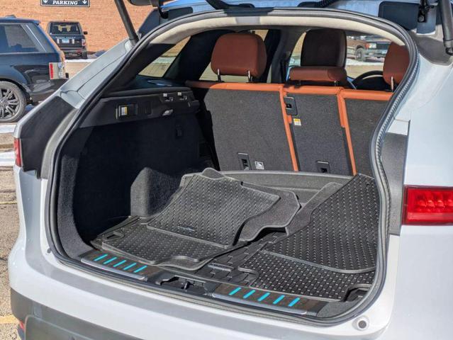 Photo of 2018 Yulong White Metallic Jaguar F-PACE