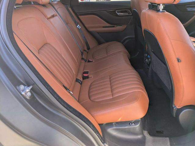 Photo of 2018 Yulong White Metallic Jaguar F-PACE