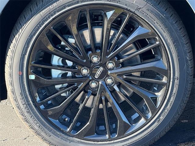 Photo of 2025 Whisper White Lincoln Corsair