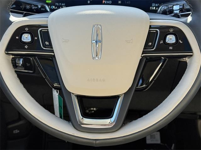 Photo of 2025 Whisper White Lincoln Corsair