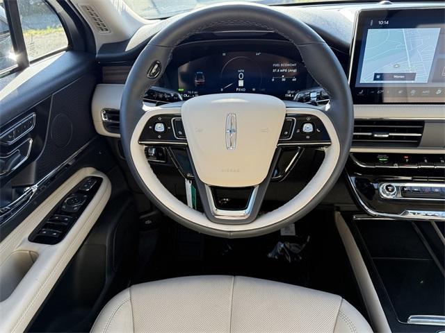 Photo of 2025 Whisper White Lincoln Corsair