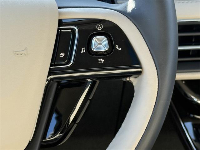 Photo of 2025 Whisper White Lincoln Corsair