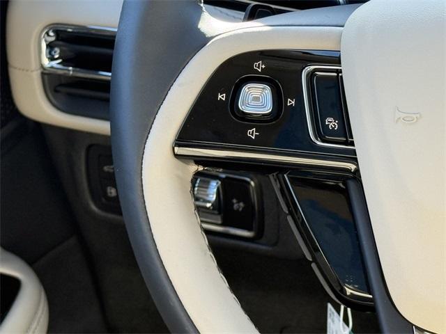 Photo of 2025 Whisper White Lincoln Corsair