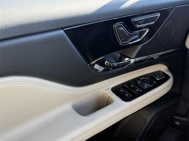 Photo of 2025 Whisper White Lincoln Corsair
