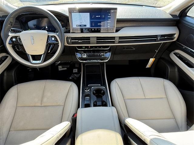 Photo of 2025 Whisper White Lincoln Corsair