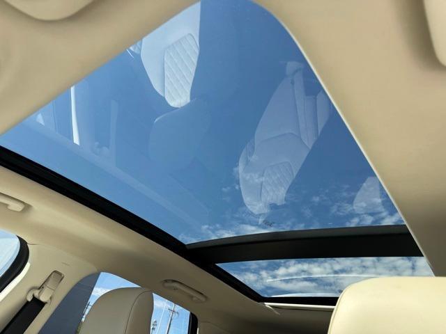 Photo of 2024 Star White Ford Edge
