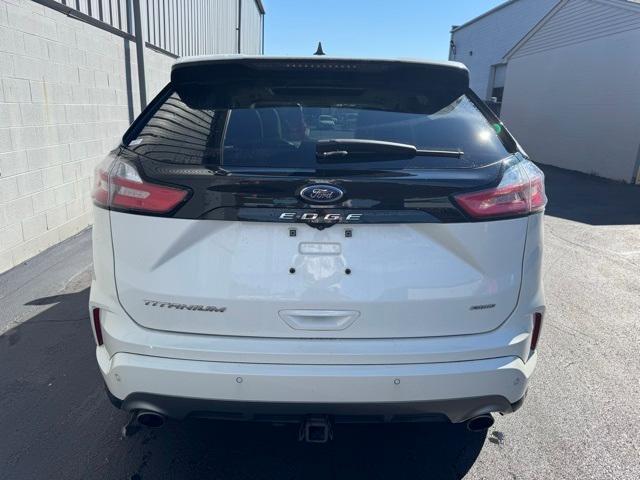 Photo of 2024 Star White Ford Edge