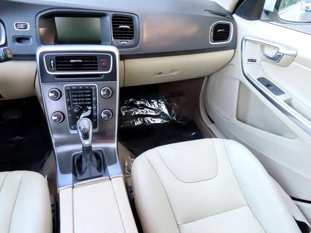 Photo of 2015 White Volvo V60