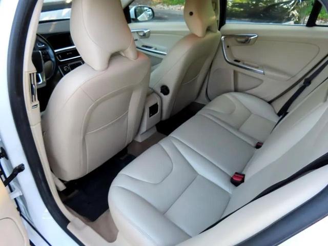 Photo of 2015 White Volvo V60