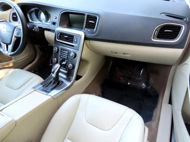 Photo of 2015 White Volvo V60