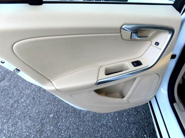 Photo of 2015 White Volvo V60