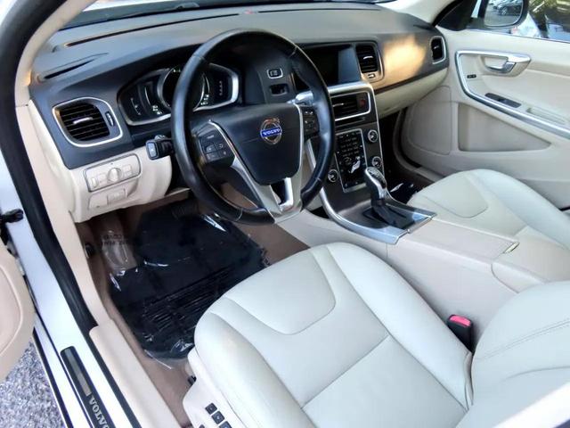 Photo of 2015 White Volvo V60