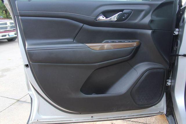 Photo of 2020 Quicksilver Metallic GMC Acadia