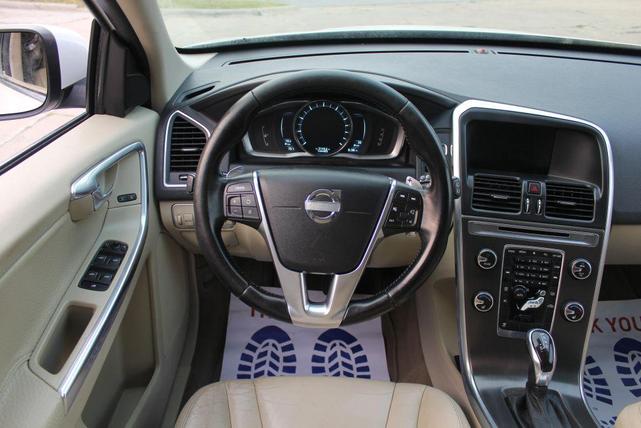 Photo of 2014 Crystal White Pearl Volvo XC60
