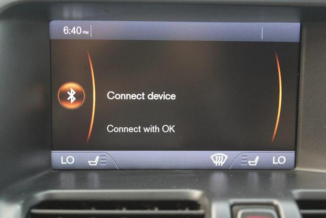 Photo of 2014 Crystal White Pearl Volvo XC60